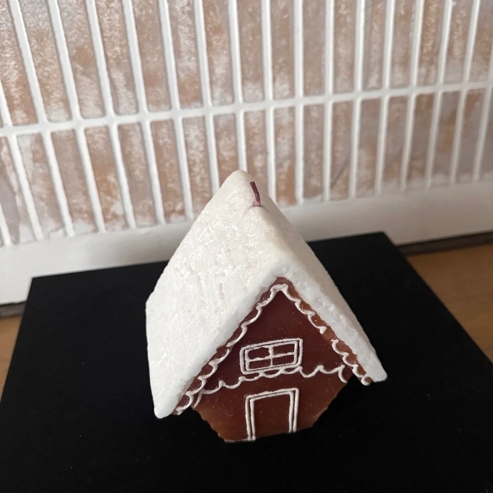 NWT Unique Target Threshold Christmas Gingerbread Frosting Figural Candle